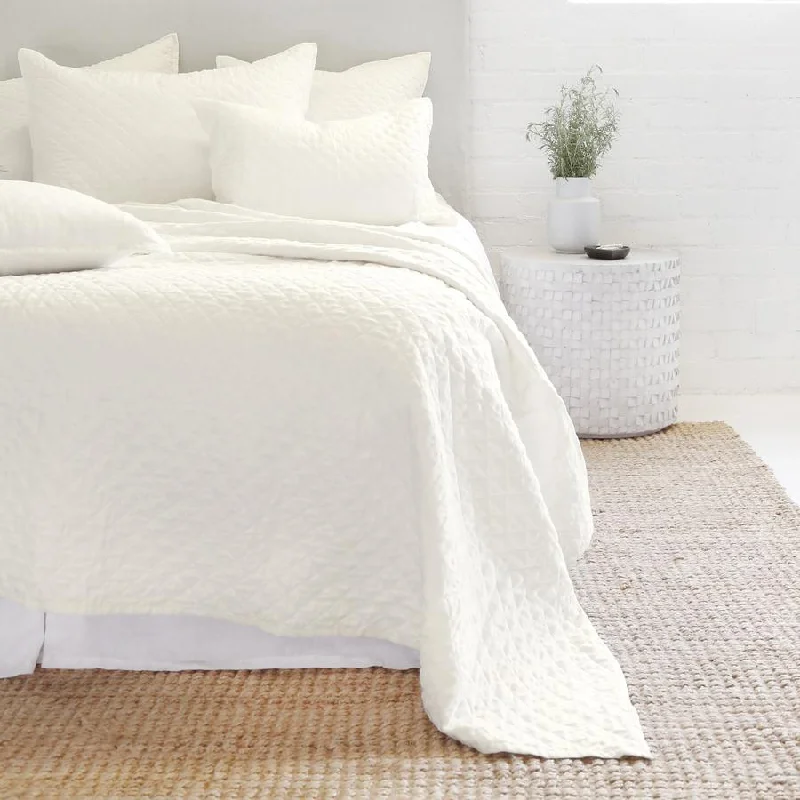 Hampton Bedding in Cream