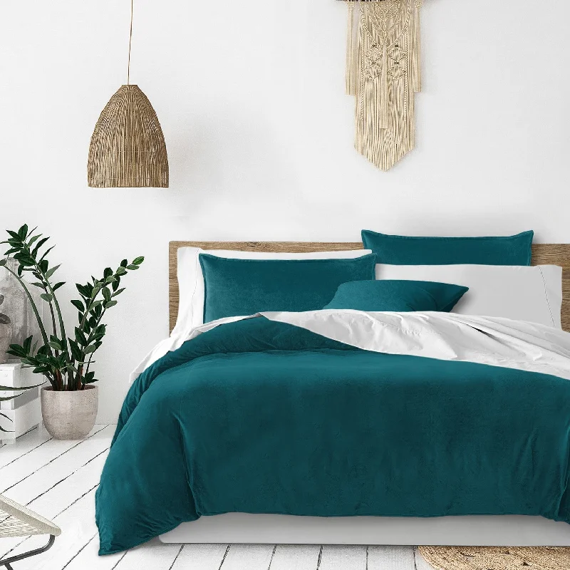 Vanessa Turquoise Bedding